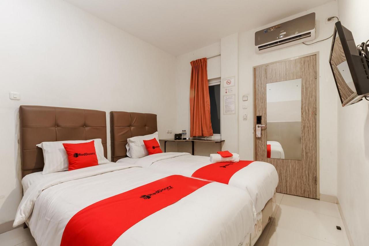 Permata Inn Медан Экстерьер фото